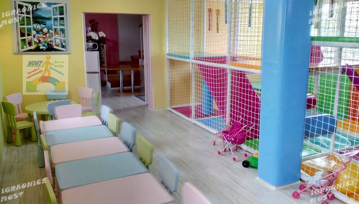 Deo za odmor u igraonici u Bajinoj Bašti sa mekim ležajevima i nameštajem po meri