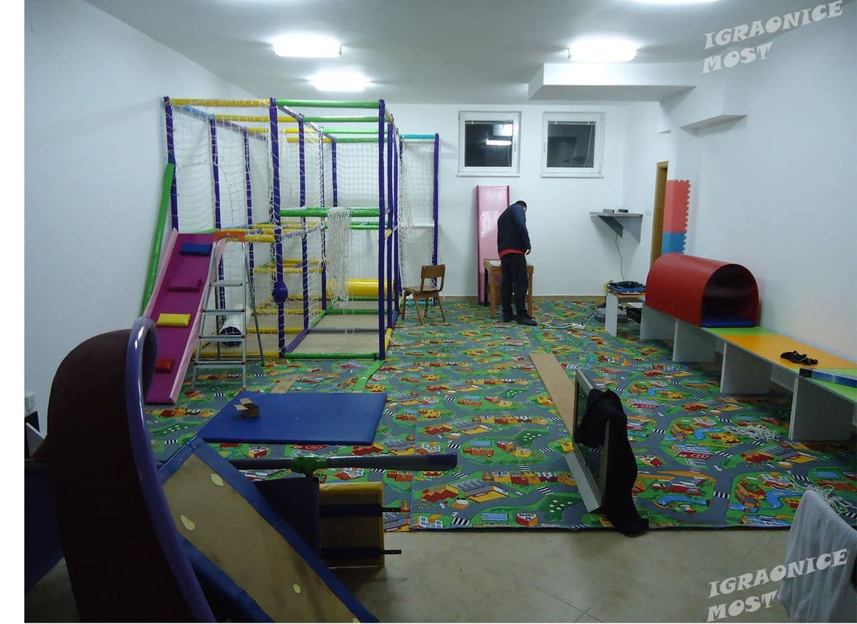 Sala sa lavirintom u izradi — konstrukcija postavljena, obloge u toku