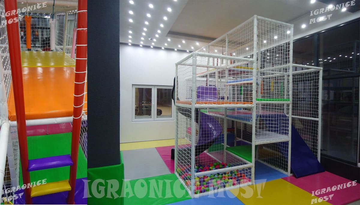 Lavirint sa bazenom punim loptica u igraonici u Smederevskoj Palanci